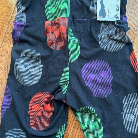 Sale: 5 for $10 - No Boundaries Skull NWT leggings - Picture 2 of 5